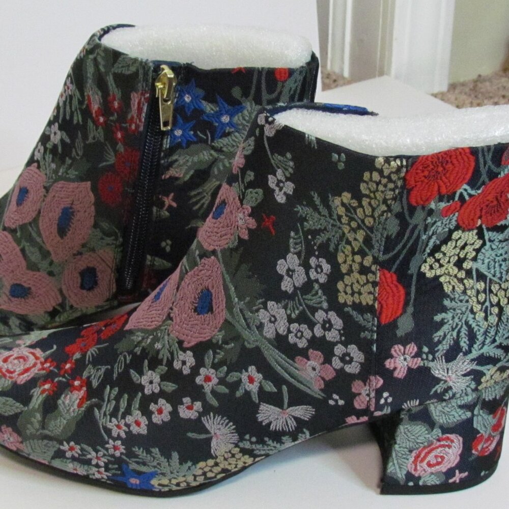 City Classified Botanical Patterned Block Heel Booties Size 7.5 NWOB
